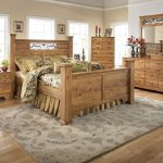 ensemble de chambre à coucher de meubles en bois
