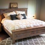 meubles en bois avec un signe