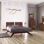 meuble en noyer dans la chambre