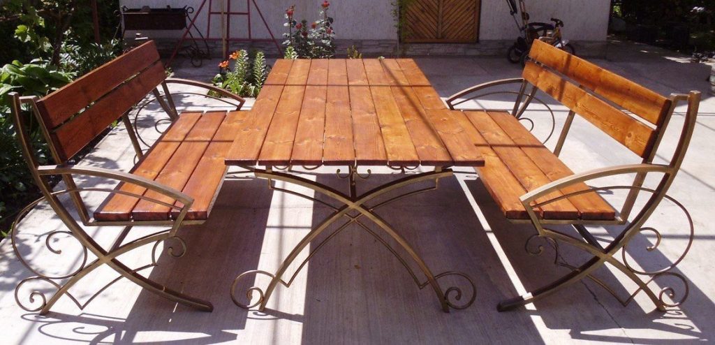 meuble avec pieds forgés