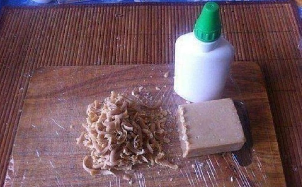 colle et savon