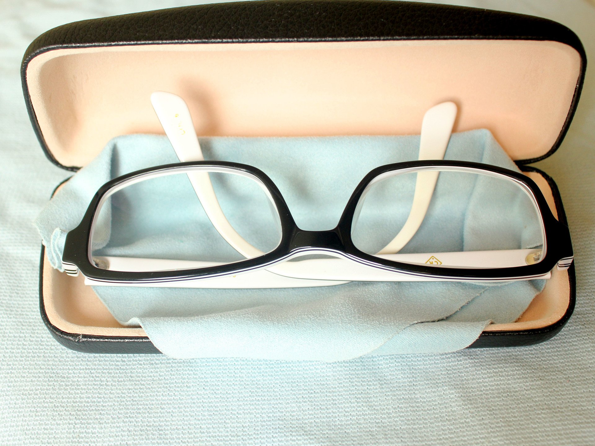 Brille im Etui