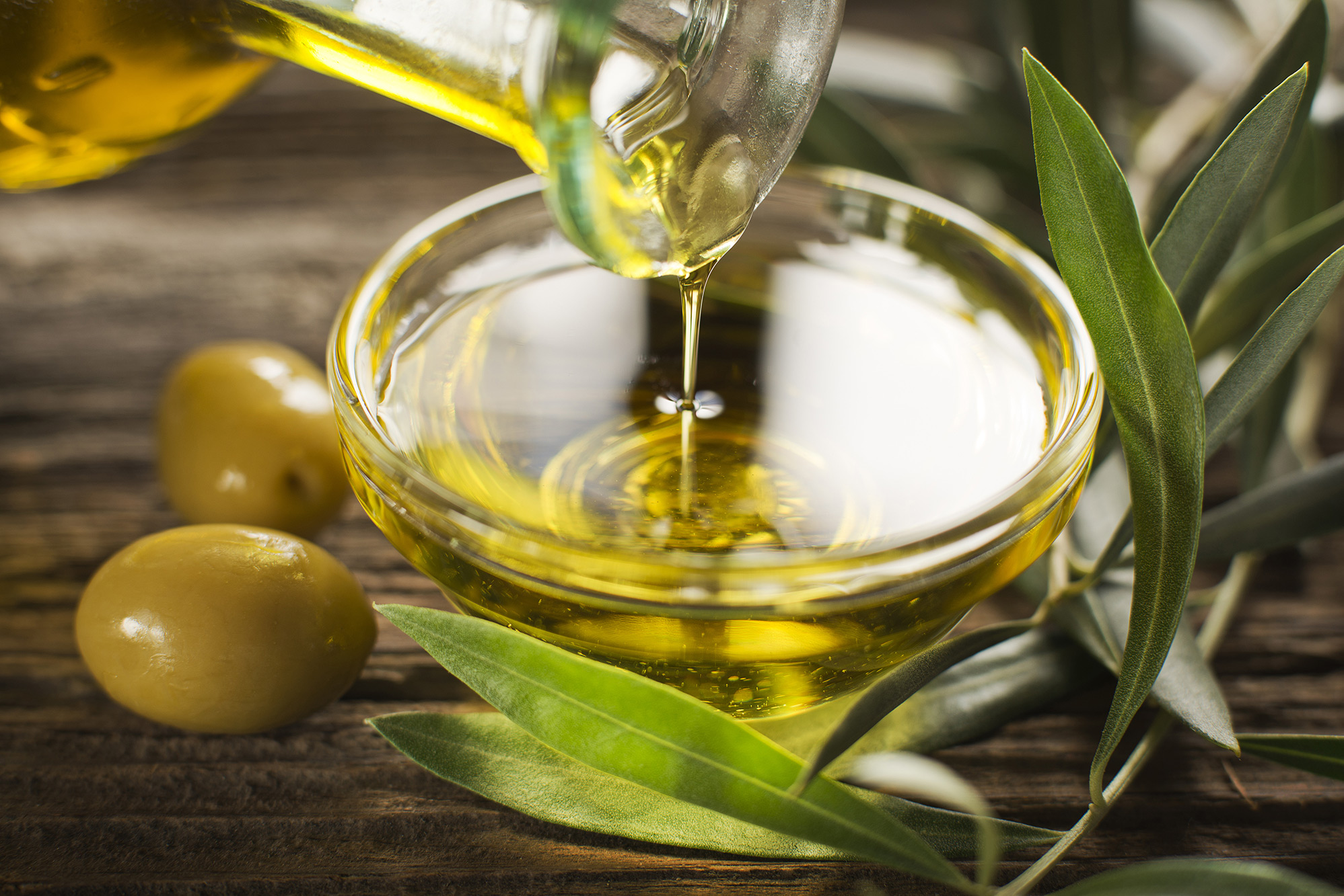 huile d'olive pour nettoyer le vernis