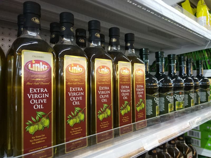Olivenöl im Laden