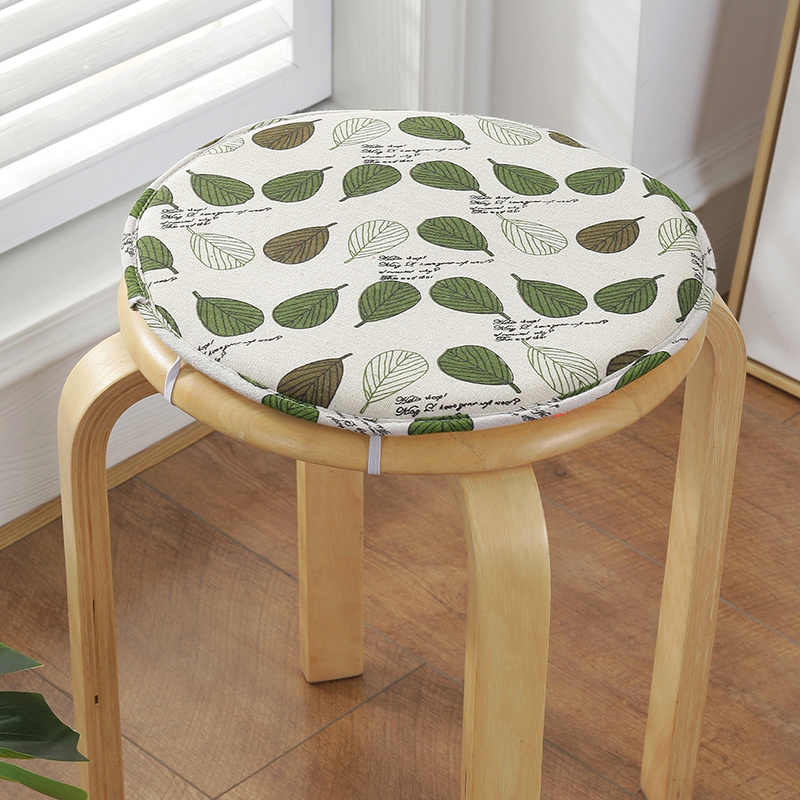 coussin sur tabouret