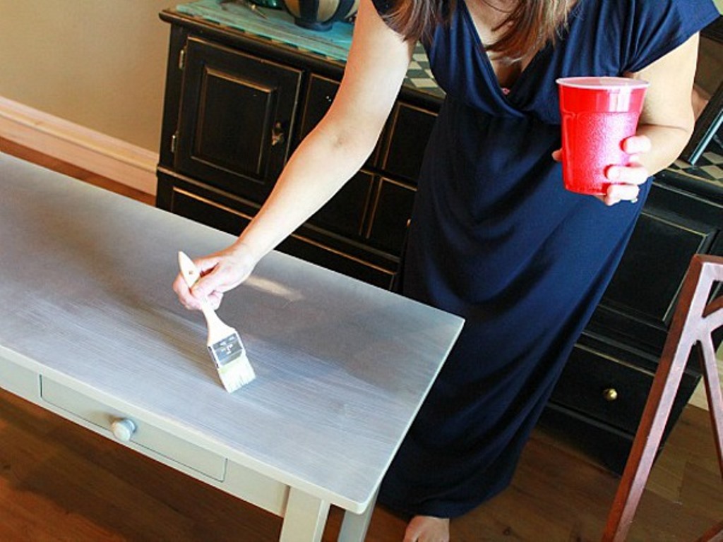 peindre la table de vos propres mains