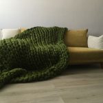couverture verte pour canapé
