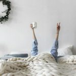 couvre-lit en tricot blanc