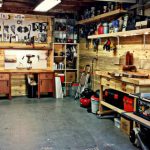 étagères et étagères dans le garage photo