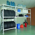 étagères et étagères dans les idées d'intérieur de garage