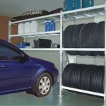 étagères et étagères dans les options d'idées de garage