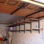 étagères et étagères dans les types de garage