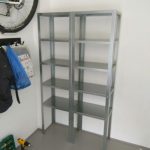 étagères et étagères dans le garage types de photos