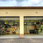 étagères et étagères dans les vues des photos du garage