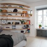 étagères sur la photo de l'intérieur du mur