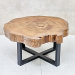 table avec lumière sciée