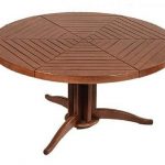 table hexagonale dans le gazebo