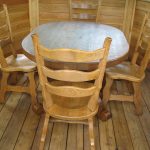 table inhabituelle dans le gazebo