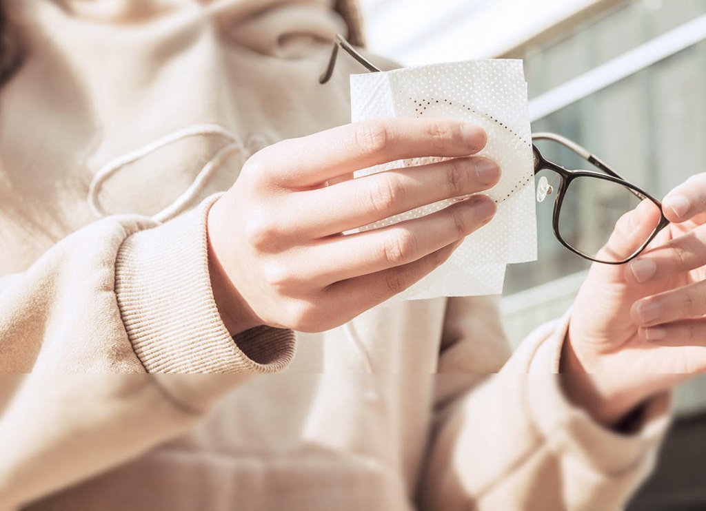 Brille abwischen