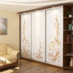 tủ quần áo trong bài đánh giá ảnh nội thất