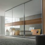 breiter Kleiderschrank