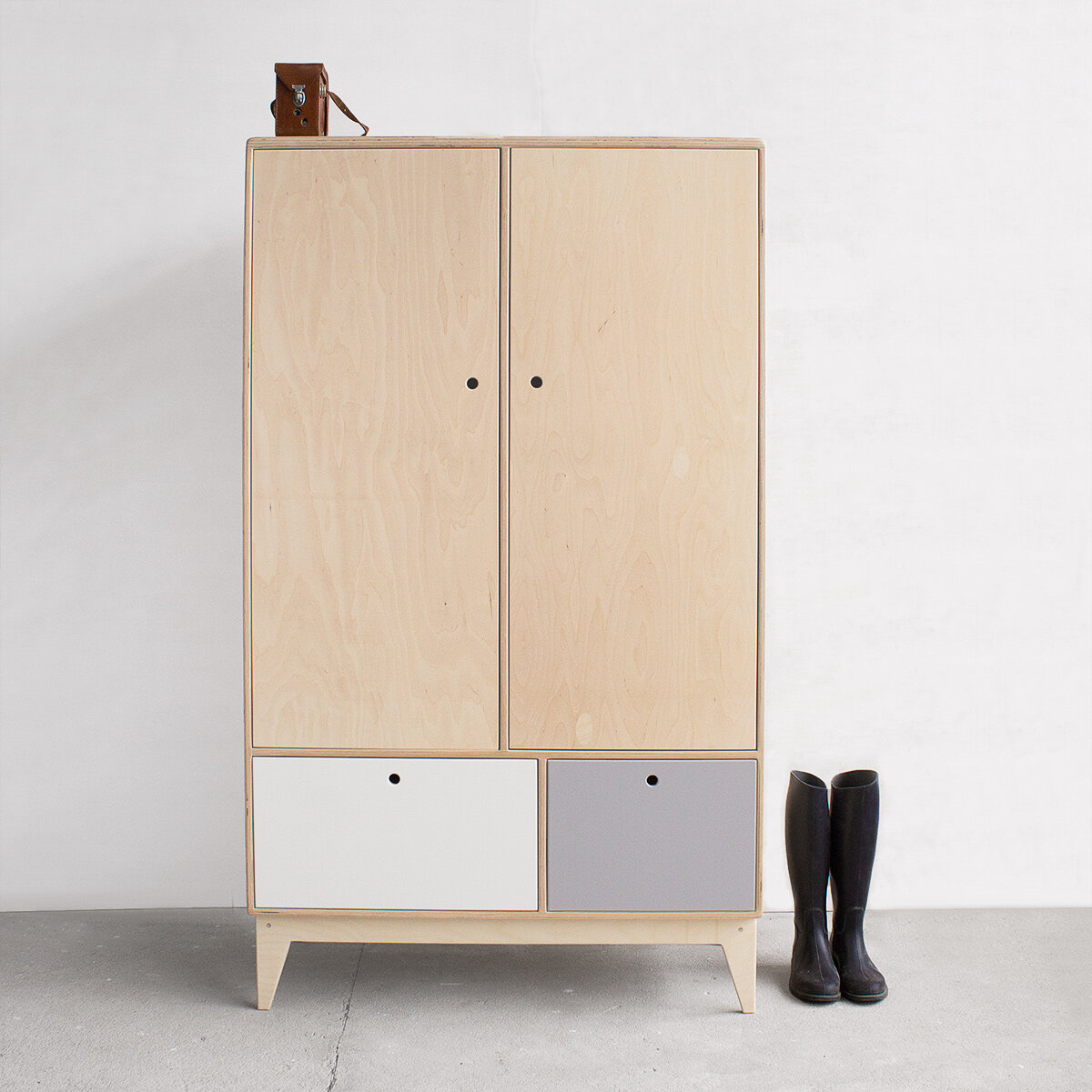armoire en contreplaqué
