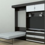 almari pakaian dengan tempat tidur dan tempat untuk TV