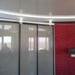 Schiebegarderobe und Spanndecke