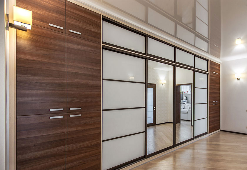 Schiebegarderobe mit Spanndecke