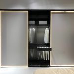 Schiebeschrank mit Beleuchtung Innenfoto