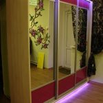 Schiebegarderobe mit Lichtdekoration