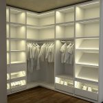 Schiebegarderobe mit Beleuchtungsfotooptionen