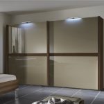 Schiebegarderobe mit Beleuchtungsarten von Fotos