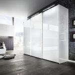 Schiebegarderobe mit Beleuchtung