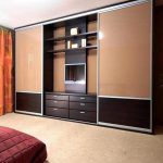 Kleiderschrank mit TV-Fotooptionen