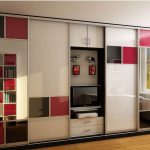 Kleiderschrank mit TV-Typen von Fotos