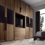 Kleiderschrank mit TV-Fotodekor
