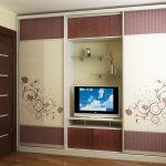 Kleiderschrank mit TV-Inneneinrichtungsideen