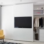 Kleiderschrank mit TV-Fotooptionen