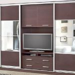 Kleiderschrank mit TV-Ideen-Optionen