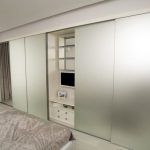 Kleiderschrank mit TV-Dekorarten
