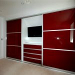Kleiderschrank mit TV-Design