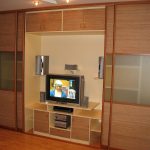 Kleiderschrank mit TV-Design-Ideen