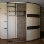 Kleiderschrank in der Ecke bestellen