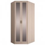 einen Kleiderschrank in der Ecke aufstellen