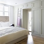Kleiderschrank um die Tür Fotoarten
