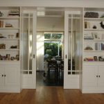 Kleiderschrank um die Tür Fotooptionen