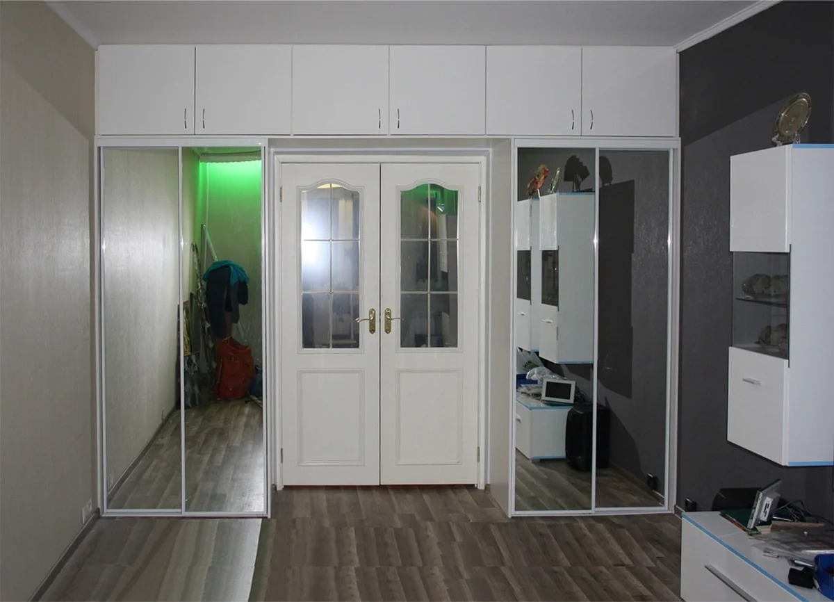 Fotoideen für den Kleiderschrank rund um die Tür