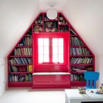 Kleiderschrank um das Fensteröffnungsfoto