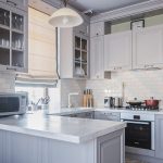Kleiderschrank rund um das Fensteröffnungsdesign